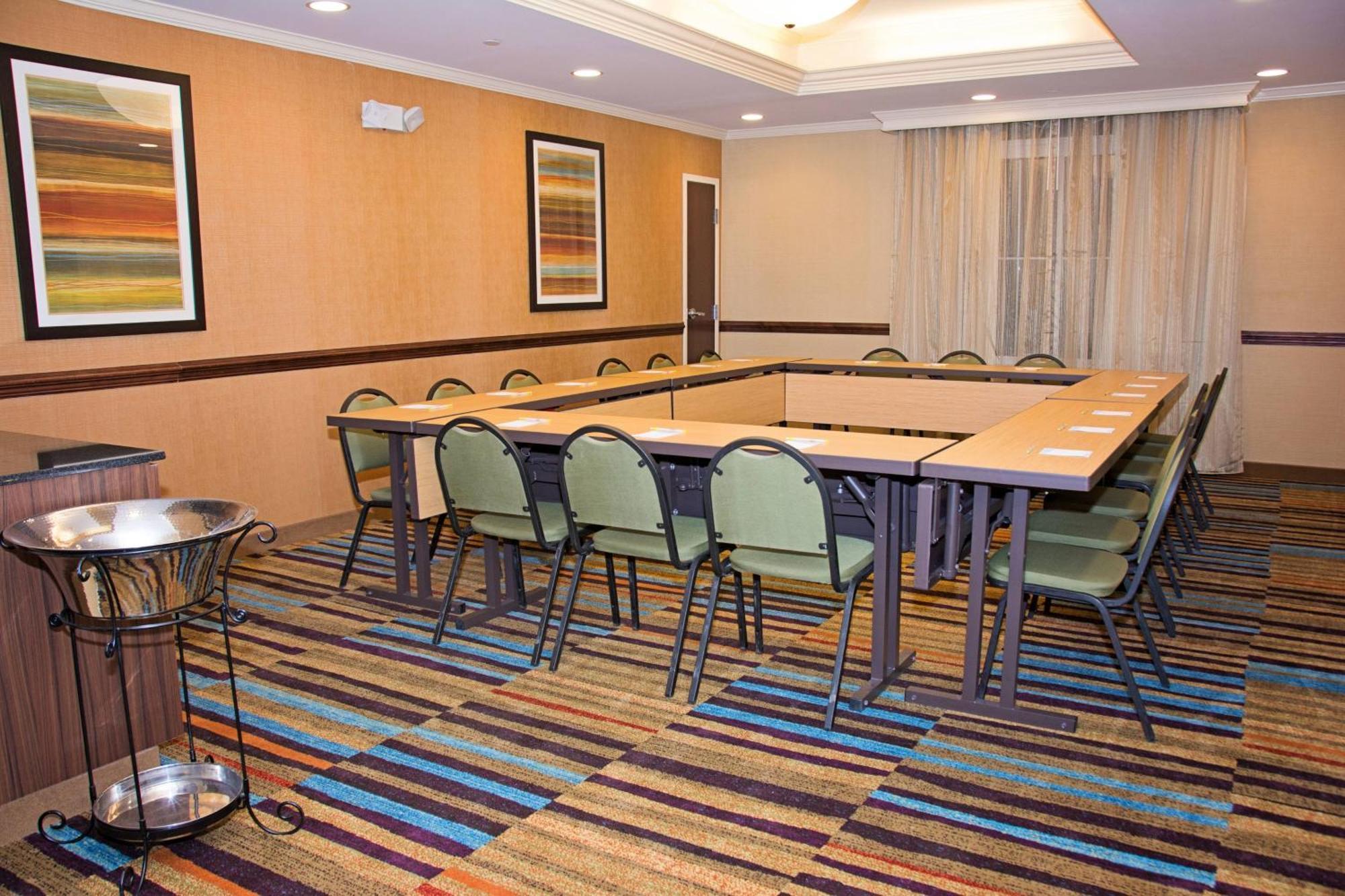 Fairfield & Hotel