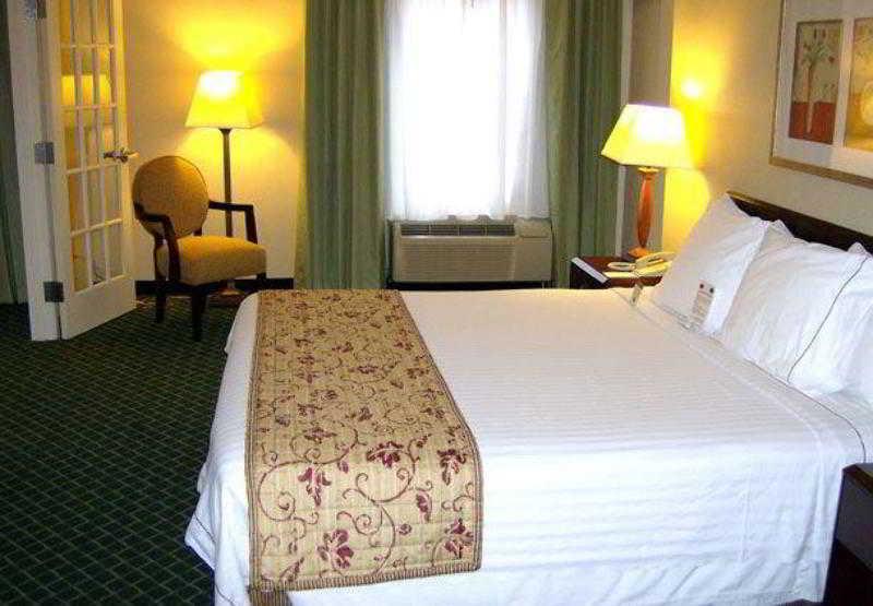 Fairfield & Hotel Butler